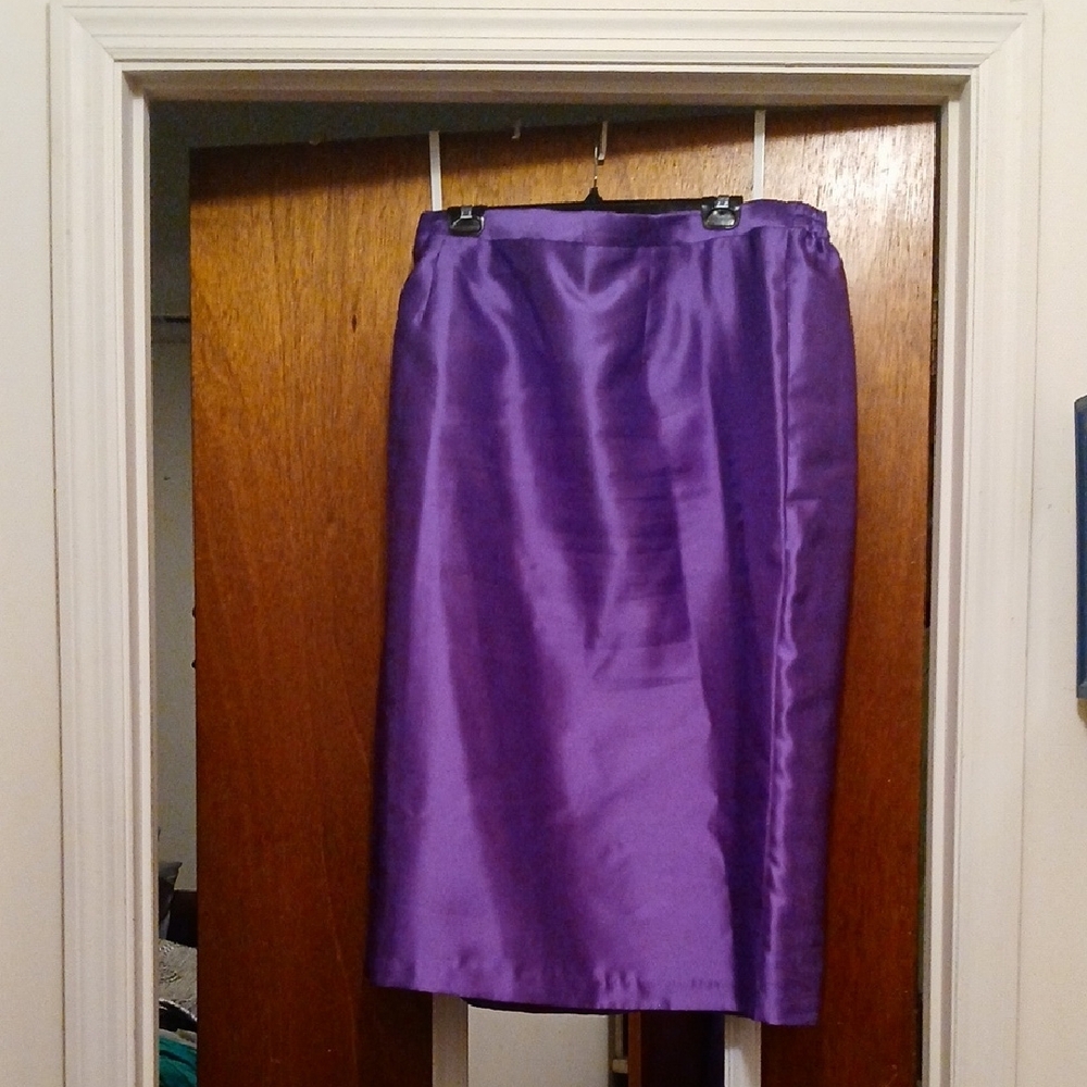 Purple Satin Two Piece Suit With Bows On Shoulder Detail And Draped Collar. - Picture 4 of 5